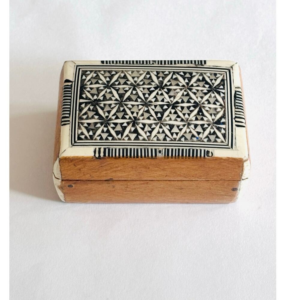 Vintage Egyptian Handcrafted Wood Trinket Box w/ Mother-of-pearl details